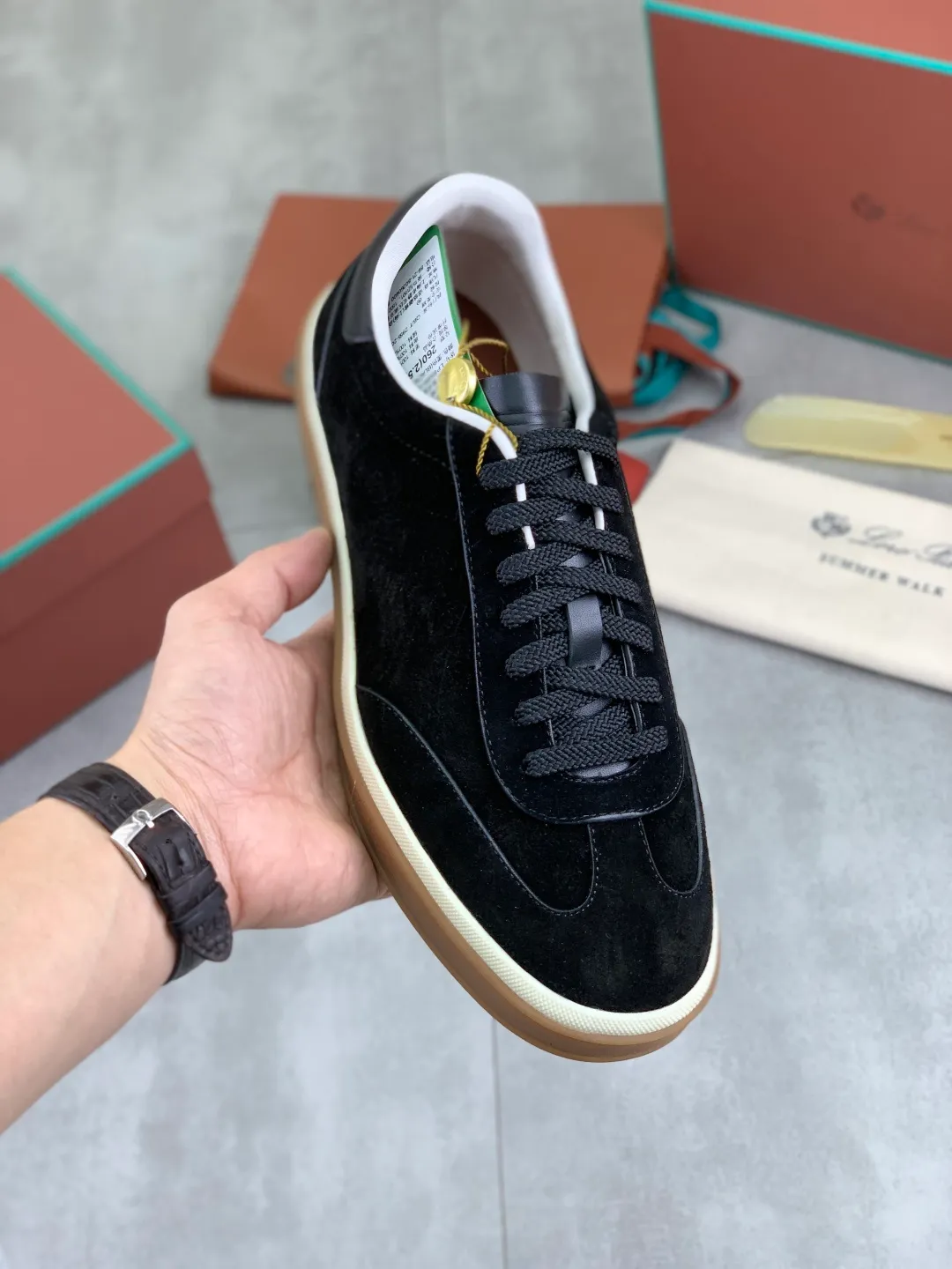 Men's men's shoes 💰P580 New model 💰 The latest casual shoes Loro Piana 💯 Top grade 💯 Buy the original copy 💯 Founded the existing Loro Piana company on April 24, 1924. It is the sixth generation of family operation, providing the best quality products to customers who are discerning about taste and quality. Imported original fly woven fabric with cowhide fabric, plain calfskin lining, hand-stitched thread with cowhide feet, original packaging, high-end outsole, size: 38-45 (customized for 46), 8️⃣ colors available